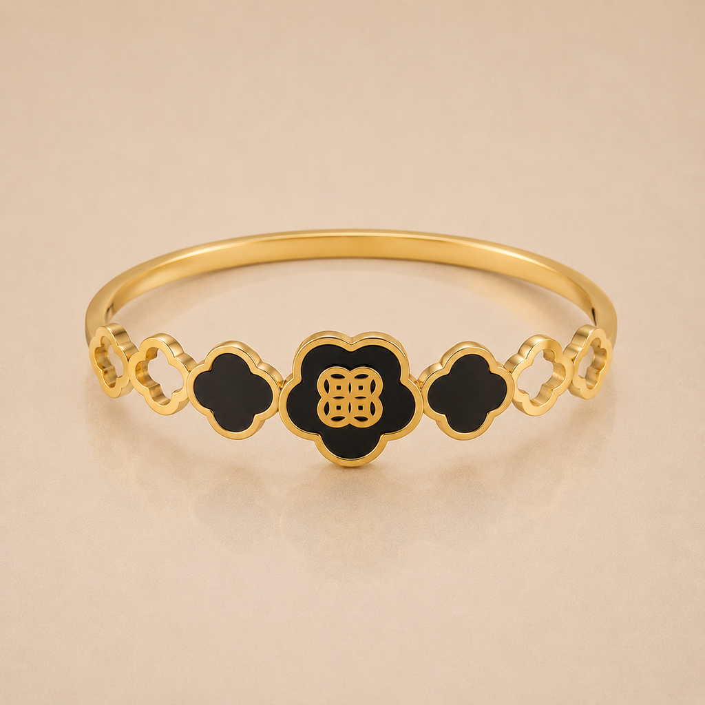 Midnight Clover Gold Bracelet
